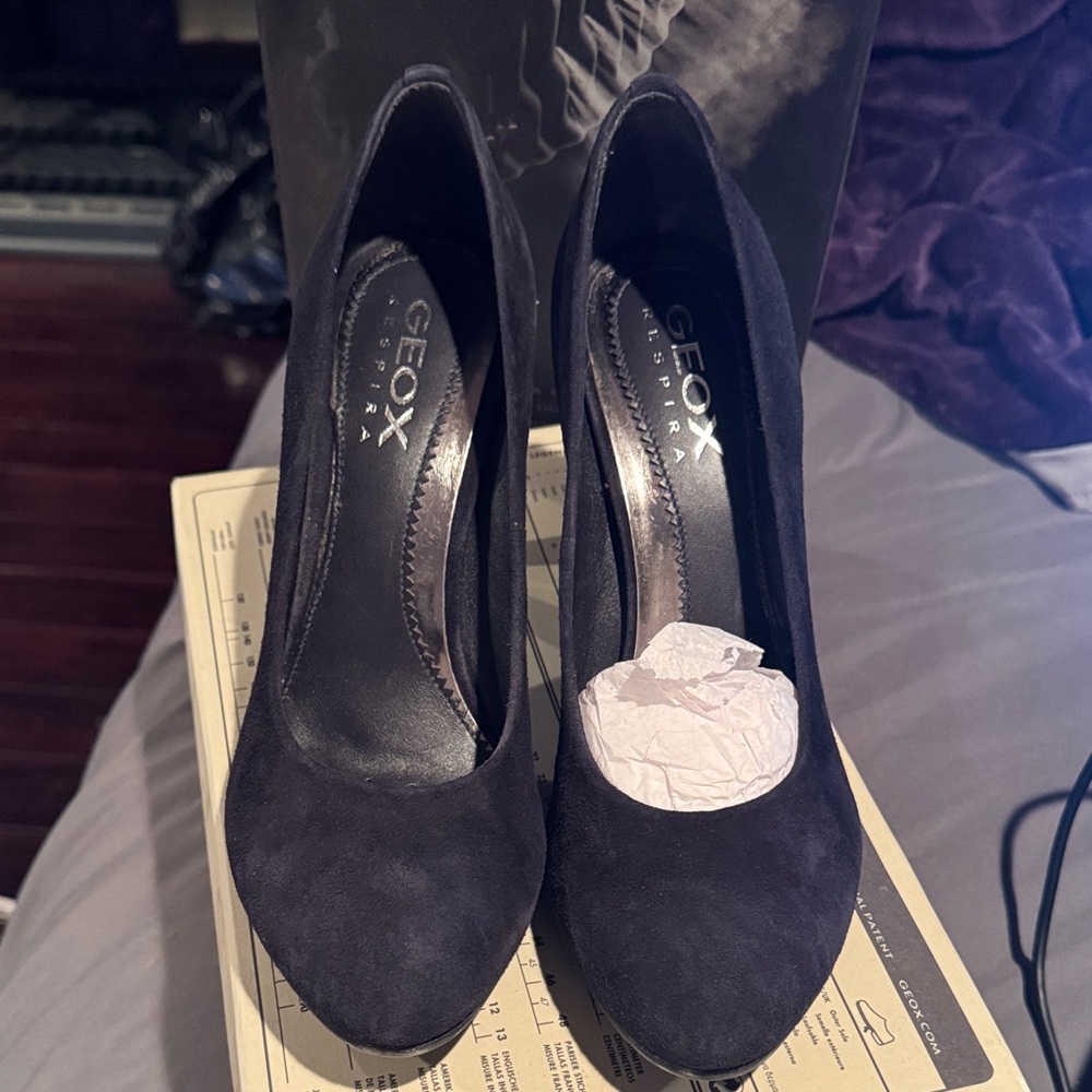 Geox Women's Elegant Dark blue suede Heels